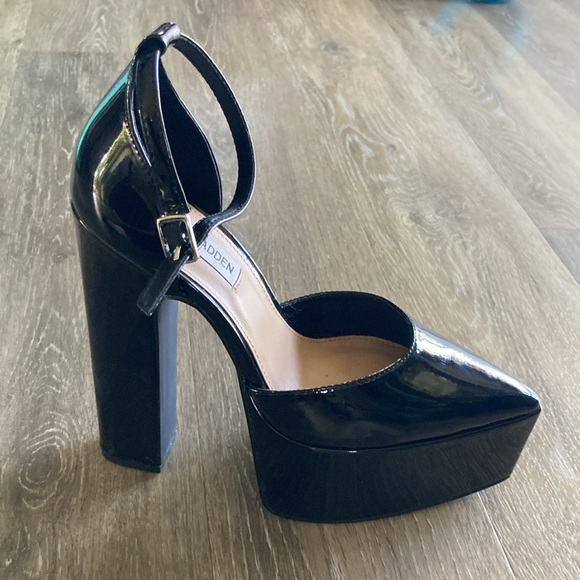 Steve Madden Shiny Black Platform Heels - Picture 1 of 6